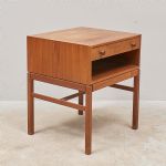 1589 3336 BEDSIDE TABLE